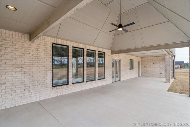 8622 S Timber Wolf Drive, Broken Arrow, OK 74014