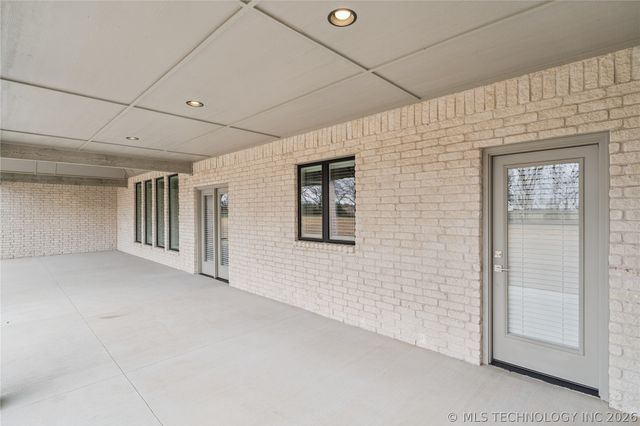 8622 S Timber Wolf Drive, Broken Arrow, OK 74014