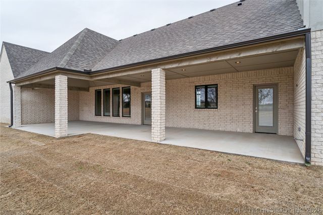 8622 S Timber Wolf Drive, Broken Arrow, OK 74014