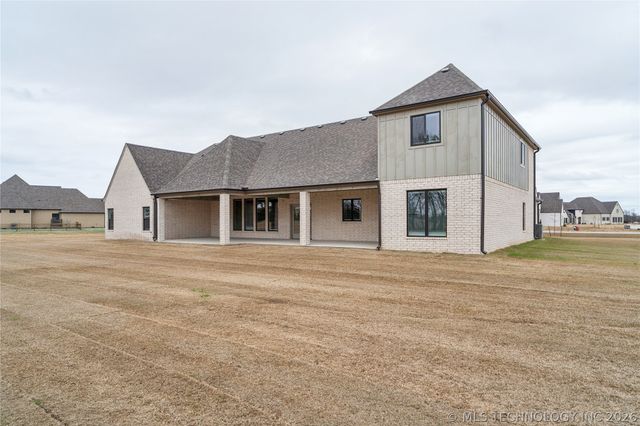 8622 S Timber Wolf Drive, Broken Arrow, OK 74014