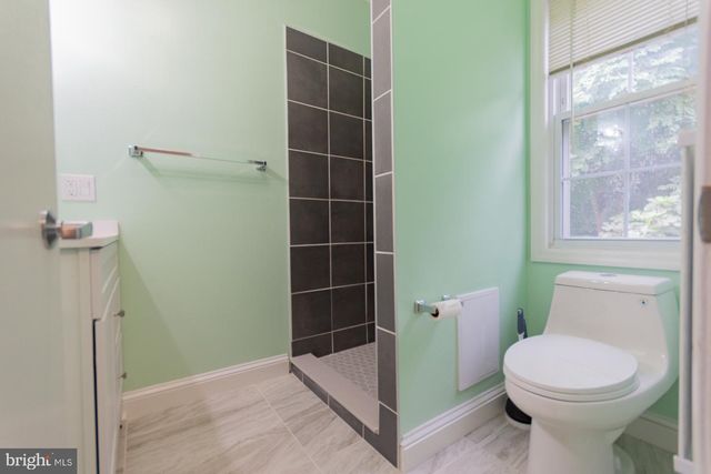 230 JEFFERSON ST, Martinsburg, WV 25401