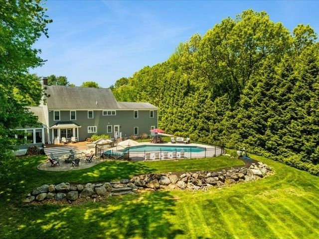524 Elm St E, Raynham, MA 02767