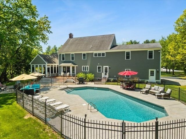 524 Elm St E, Raynham, MA 02767