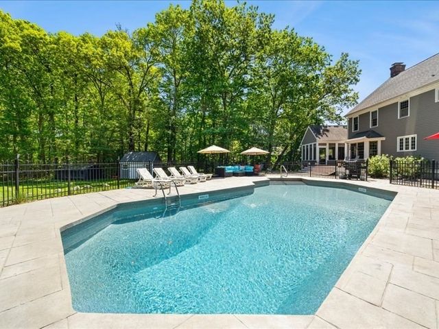 524 Elm St E, Raynham, MA 02767
