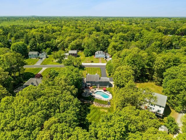 524 Elm St E, Raynham, MA 02767
