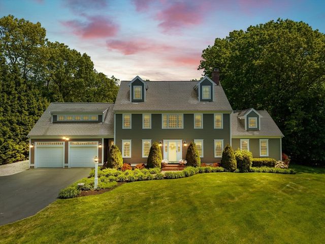 524 Elm St E, Raynham, MA 02767