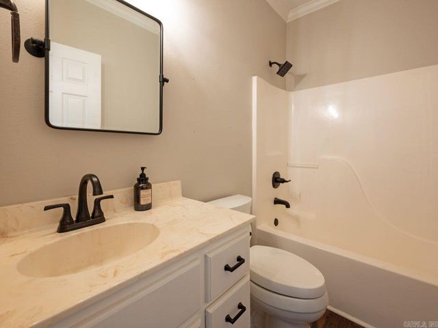 565 Triple J Drive, Lonoke, AR 72086