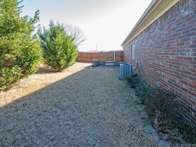 565 Triple J Drive, Lonoke, AR 72086