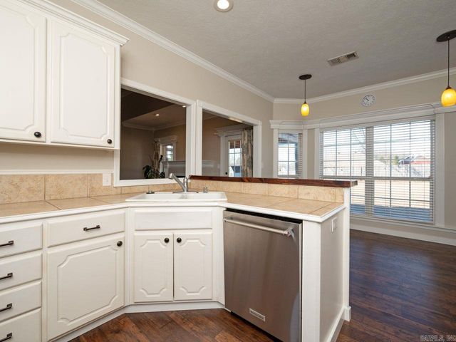 565 Triple J Drive, Lonoke, AR 72086