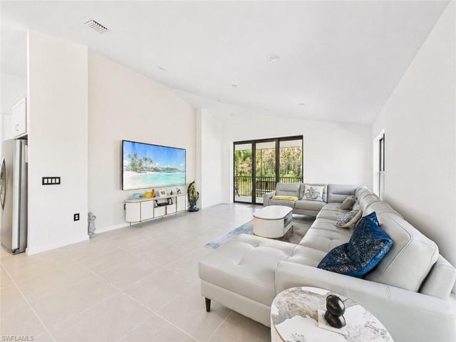 5683 Mayflower WAY 901, Naples, FL 34142
