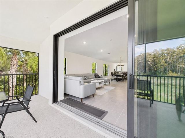 5683 Mayflower WAY 901, Naples, FL 34142