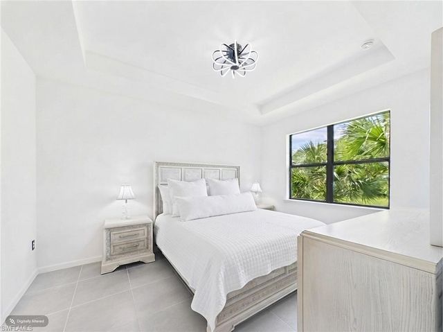 5683 Mayflower WAY 901, Naples, FL 34142