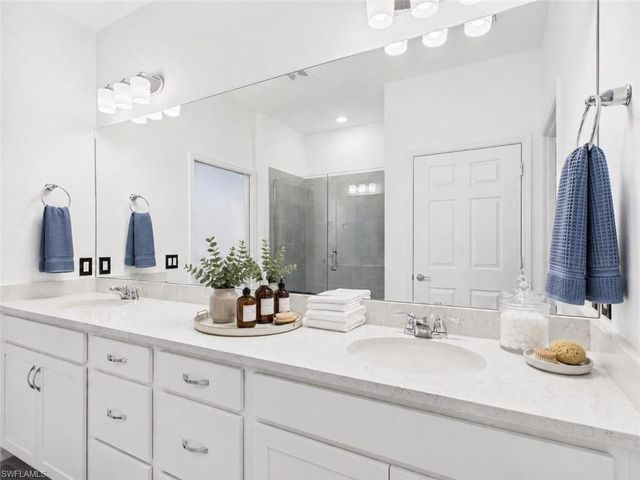 5683 Mayflower WAY 901, Naples, FL 34142