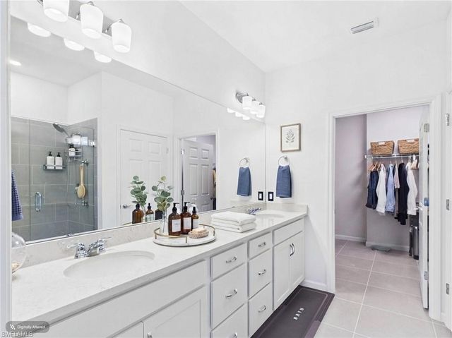 5683 Mayflower WAY 901, Naples, FL 34142