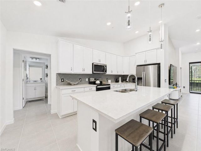 5683 Mayflower WAY 901, Naples, FL 34142