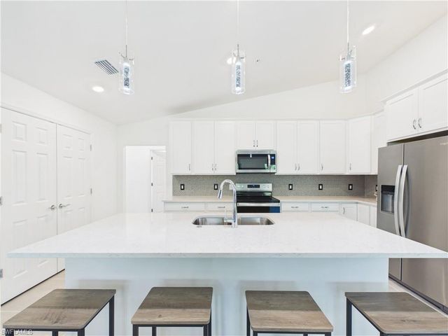 5683 Mayflower WAY 901, Naples, FL 34142