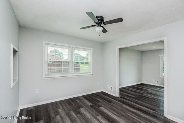 7411 Six Mile Ln, Louisville, KY 40220