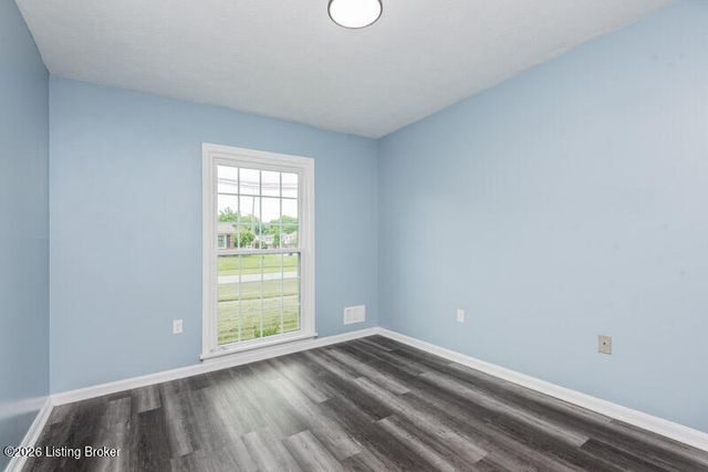 7411 Six Mile Ln, Louisville, KY 40220