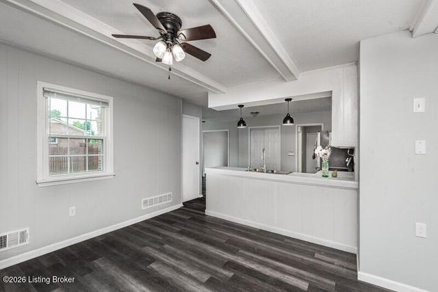 7411 Six Mile Ln, Louisville, KY 40220