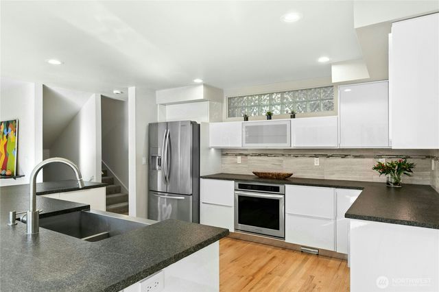 15912 252nd Avenue SE, Issaquah, WA 98027