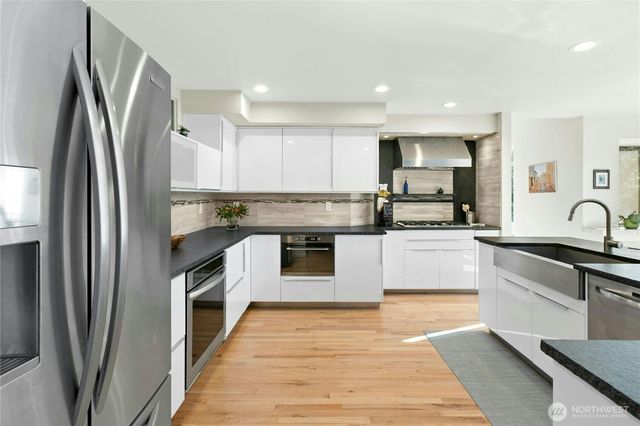 15912 252nd Avenue SE, Issaquah, WA 98027