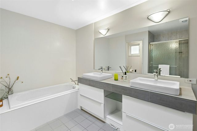 15912 252nd Avenue SE, Issaquah, WA 98027