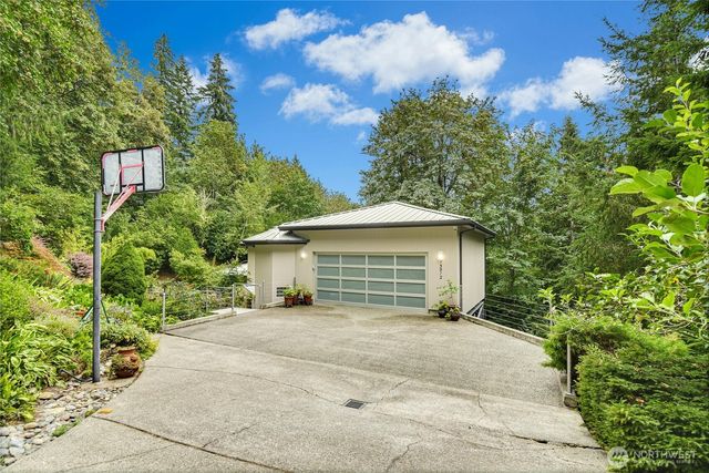 15912 252nd Avenue SE, Issaquah, WA 98027