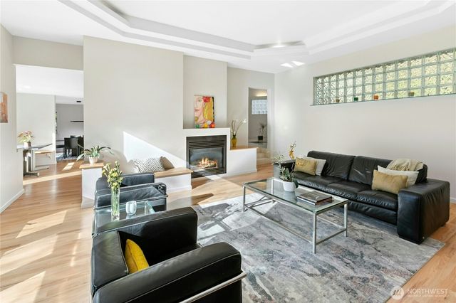 15912 252nd Avenue SE, Issaquah, WA 98027