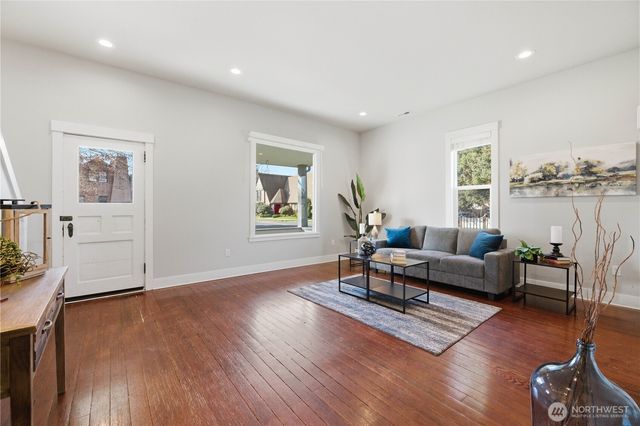 421 W Meeker, Puyallup, WA 98371