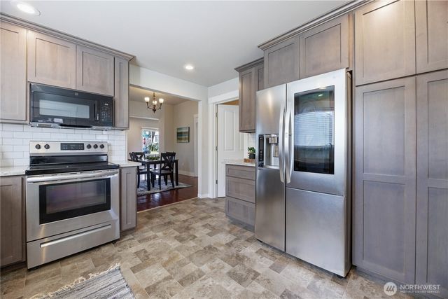 421 W Meeker, Puyallup, WA 98371