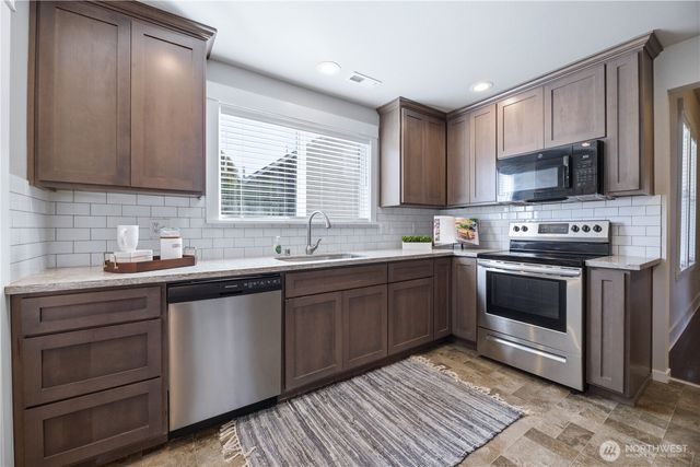 421 W Meeker, Puyallup, WA 98371