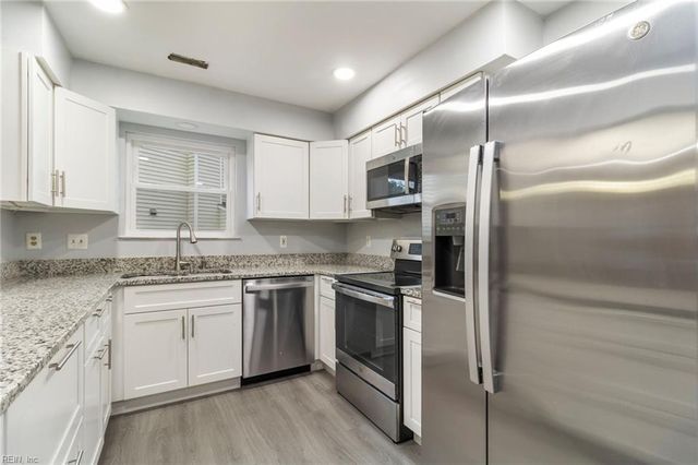 213 Whitewater Drive DR, Newport News, VA 23608