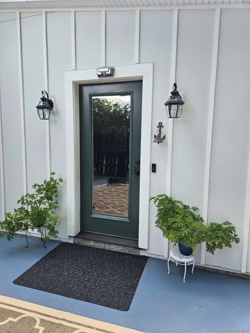 16 N Washington Street, Athens, NY 12015