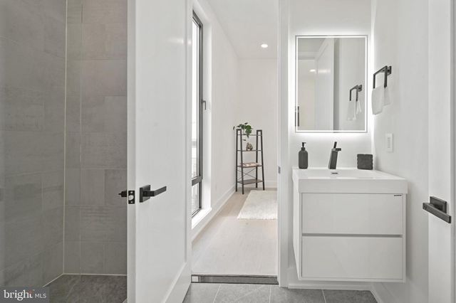 517 MONTANA AVE NE #3A, Washington, DC 20017