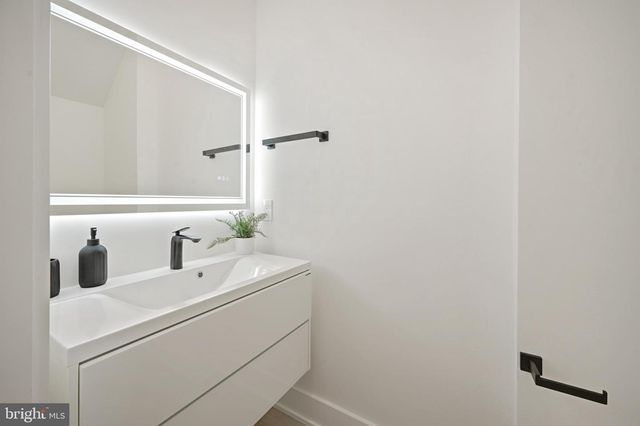 517 MONTANA AVE NE #3A, Washington, DC 20017