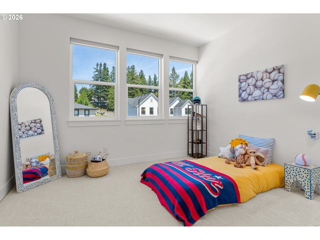 2763 DAHLIA Dr, West Linn, OR 97068