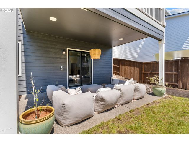 2763 DAHLIA Dr, West Linn, OR 97068