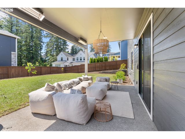 2763 DAHLIA Dr, West Linn, OR 97068