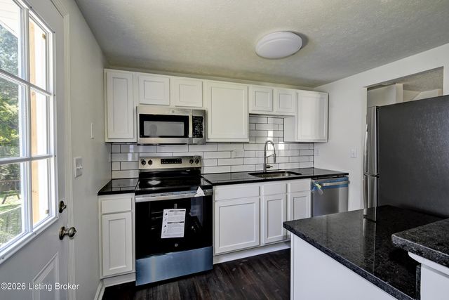 9310 Plumwood Pl, Crestwood, KY 40014