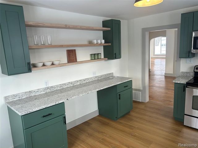 147 N Broadway Street, Lake Orion, MI 48362