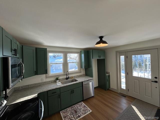 147 N Broadway Street, Lake Orion, MI 48362