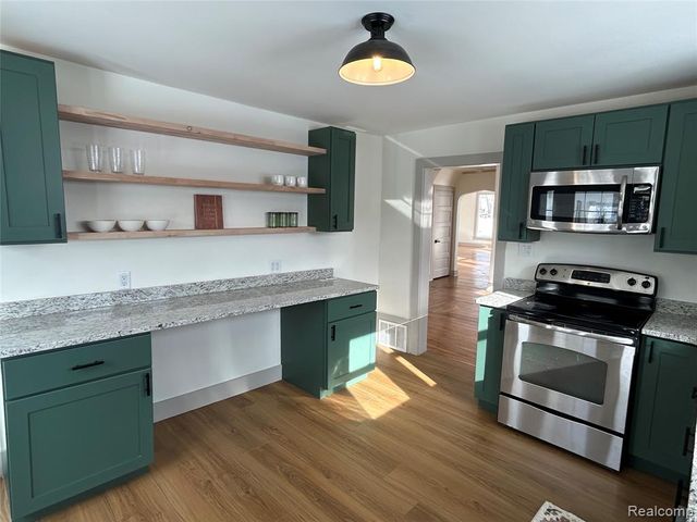 147 N Broadway Street, Lake Orion, MI 48362