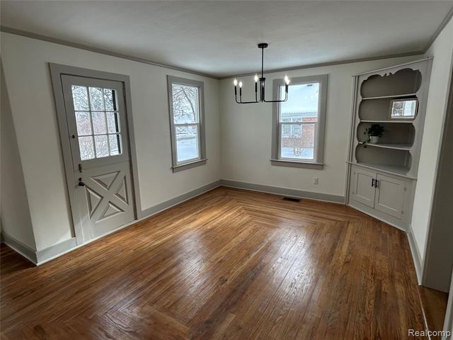 147 N Broadway Street, Lake Orion, MI 48362