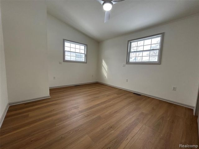 147 N Broadway Street, Lake Orion, MI 48362