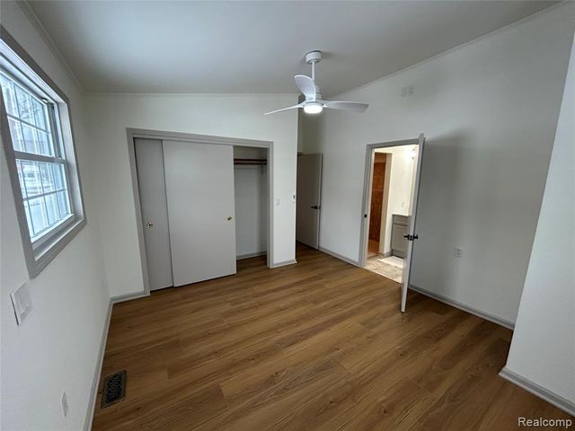 147 N Broadway Street, Lake Orion, MI 48362