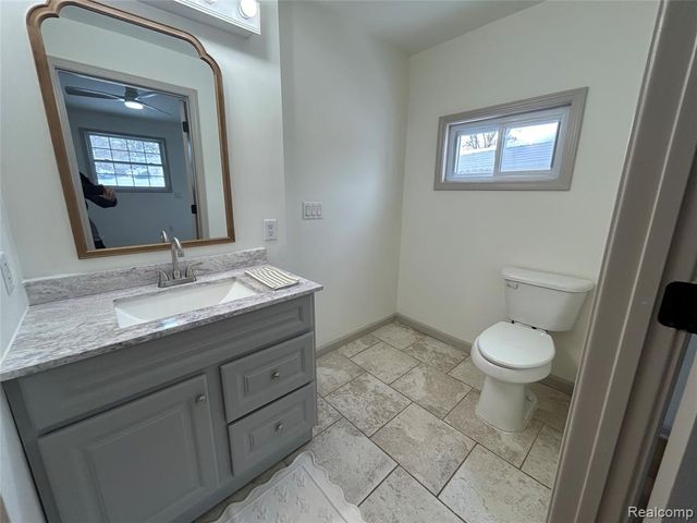 147 N Broadway Street, Lake Orion, MI 48362