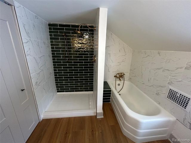 147 N Broadway Street, Lake Orion, MI 48362