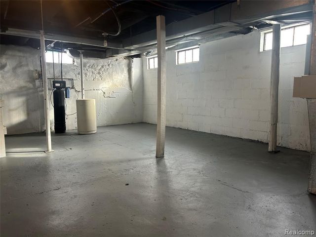 147 N Broadway Street, Lake Orion, MI 48362