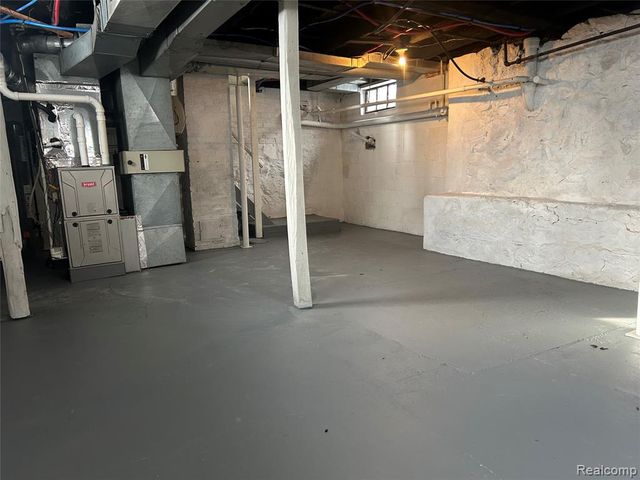 147 N Broadway Street, Lake Orion, MI 48362