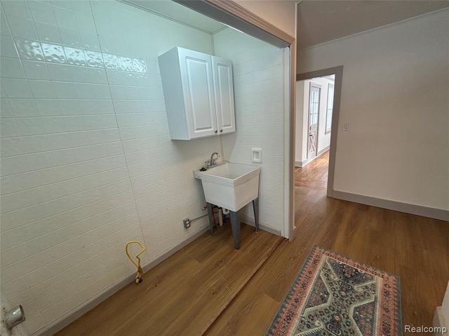 147 N Broadway Street, Lake Orion, MI 48362